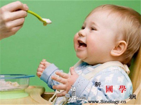 宝宝转奶期间可以添加辅食吗你做对了吗？_奶粉-替换-辅食-添加-