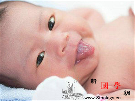 宝宝舌苔厚白是怎么回事可能是下面4个原因_舌苔-舌头-消化不良-消化-