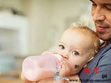 宝宝喝奶老是呛到怎么办除了就医之外你可以这_奶水-奶嘴-喂奶-姿势-
