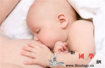 宝宝只吃一边奶怎么办怎样让宝宝双侧的奶都吃_奶水-吸吮-爱吃-乳房-