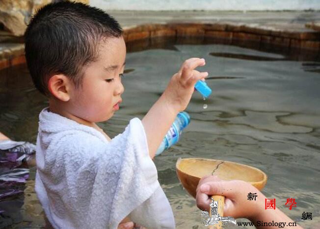 夏天可以泡温泉吗夏天泡温泉的最佳时间_温泉浴-青叶-浸泡-机能-