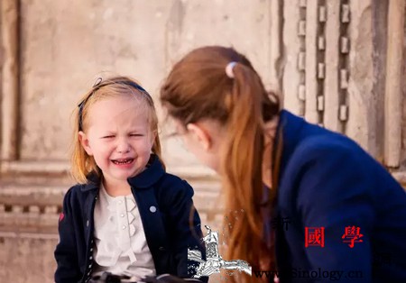 孩子一遇到困难就想放弃父母怎么帮他？_包办-父母-孩子-溺爱-