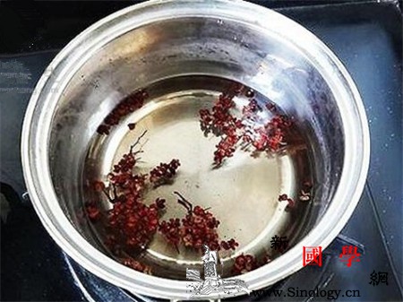花椒水能去痱子吗去痱子的正确方法在这里_痱子-汗液-水能-花椒-