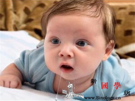 宝宝流口水正常吗分为这两种情况_鼻塞-流口水-疾病-宝宝-