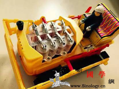 过节收到的玩具这么多只引导孩子玩5样_管家-奶奶-玩具-孩子-