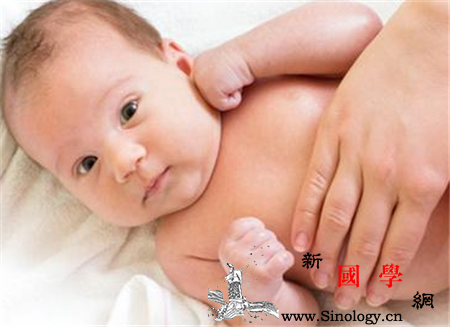 秋季宝宝不爱吃饭怎么推拿绿色推拿治疗宝宝厌_厌食-推拿-通畅-秋季-