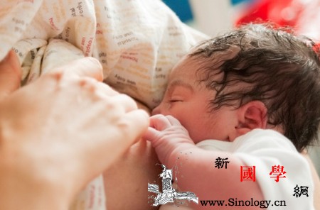 产后开奶的最佳时间想要母乳喂养可别错过！_吮吸-喂奶-乳汁-产后-