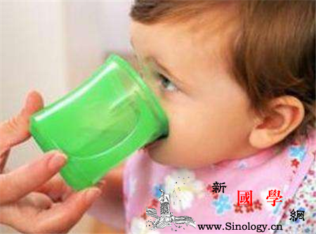 宝宝发烧一天喝多少水宝宝发烧喝水量家长需要_米汤-水量-水分-饮水-