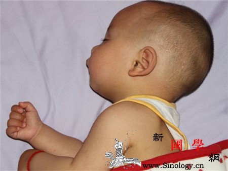 宝宝发烧出汗了会退烧吗那么要给宝宝捂汗吗_退烧-出汗-散热-宝宝-