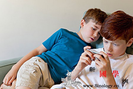 每个家庭都应该有的5个手机禁区_禁区-餐桌-充电-家长-