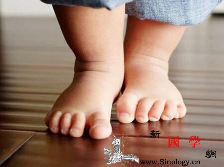 宝宝几个月可以穿学步鞋_学步-鞋底-几个月-脚底-