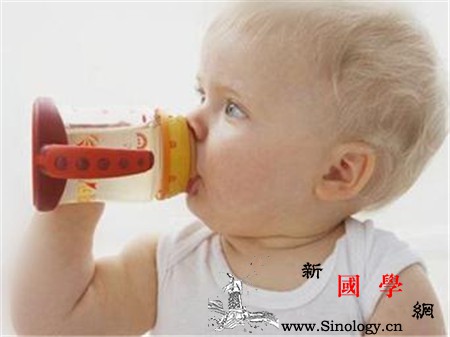 宝宝晚上喝水好吗宝宝喝什么水最好_腹泻-固体-水分-睡前-