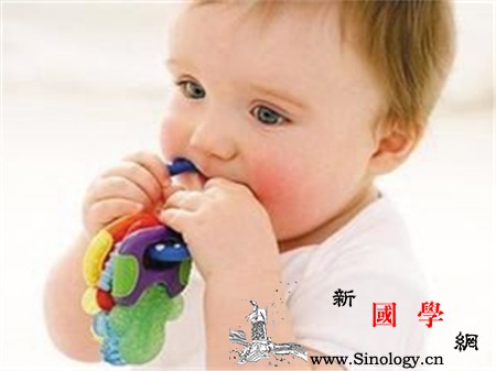 宝宝使用牙胶好吗要如何为宝宝选购牙胶呢_长牙-吸吮-牙龈-缓解-