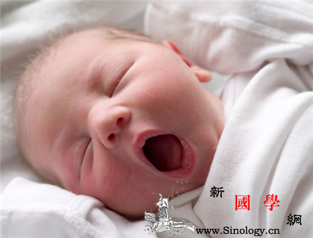 睡觉怎么判断宝宝发烧这三种方法迅速判断宝宝_种方法-颈部-摸摸-睡觉-