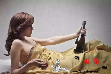 女人来月经可以喝酒吗经期喝酒对身体有影响吗_月经-经期-啤酒-喝酒-怀孕准备