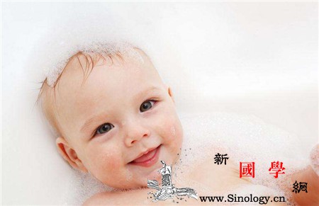 宝宝洗澡时怎么防止眼睛耳朵进水消除宝宝对洗_进水-洗头-洗澡时-消除-
