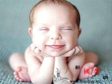 胎便多久能排干净新生儿出生多久排胎便_墨绿色-干净-慢慢-出生-