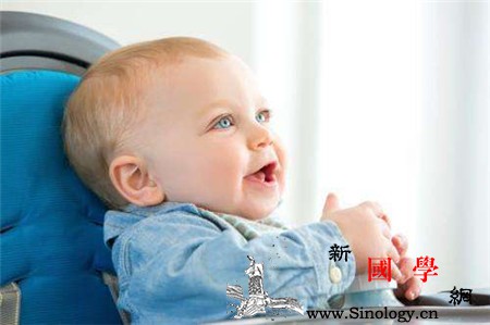 如何锻炼宝宝精细动作灵活的手指这样玩出来_瓶盖-盖子-豆子-精细-
