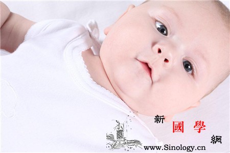 宝宝放到床上就醒了是怎么办这里有妙招_着床-妙招-床上-宝宝-