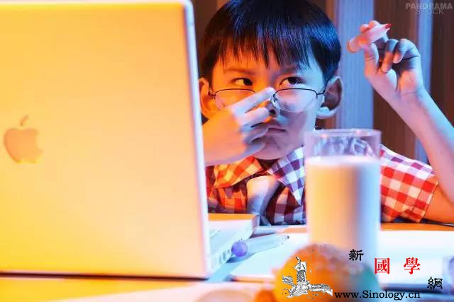 “妈宝”是怎样炼成的？_自理-母亲-父母-孩子-