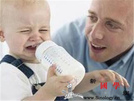 婴儿吃奶量减少是怎么回事可能是厌奶期来了_长牙-恢复正常-吃奶-婴儿-