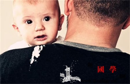 宝宝溢奶和吐奶的区别吐奶不等于溢奶_酸臭-喂养-吐出-生理-