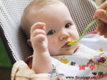 宝宝第一次吃辅食泥怎么吃怎么喂宝宝吃泥状食_糊状-喂食-表现出-强迫-