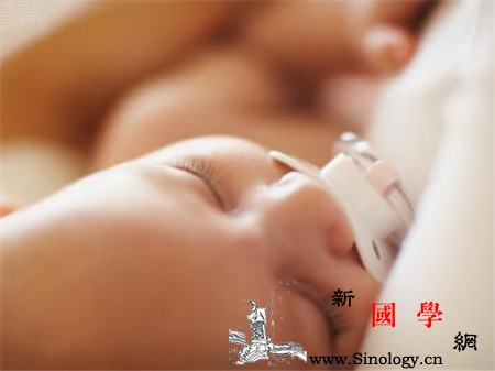宝宝对奶粉过敏的症状有哪些怎么才能避免_哭闹-荨麻疹-湿疹-腹泻-