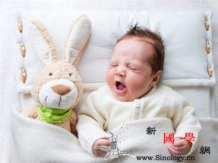宝宝睡觉闭着眼睛哭是怎么回事_兴奋性-交替-睡前-闭着眼睛-