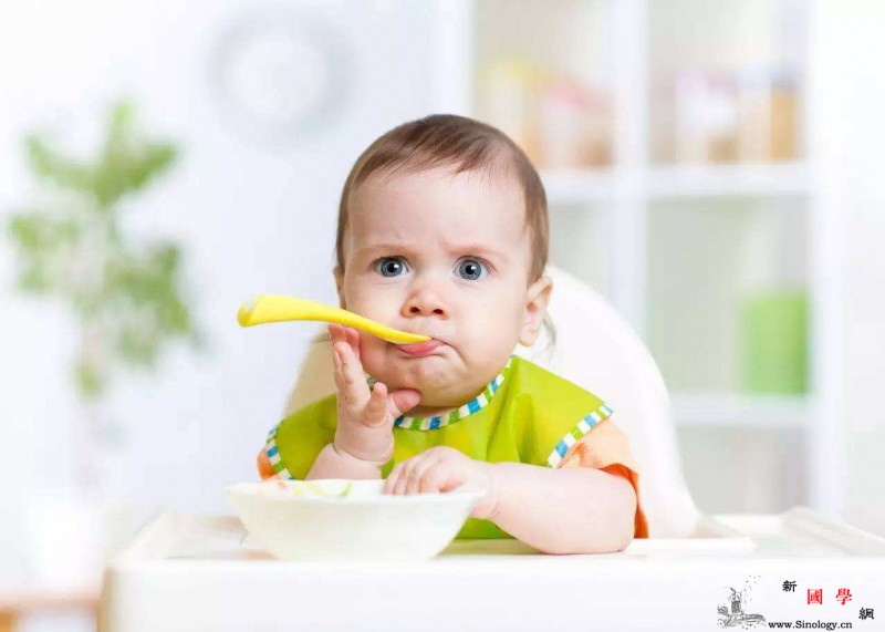 宝宝不爱吃辅食是什么原因如何解决_吸吮-喂食-勺子-爱吃-