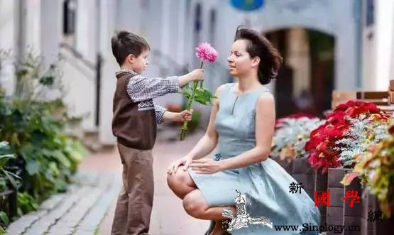 批评孩子要分场合不然真的会伤害到他们_责备-教育孩子-批评-父母-