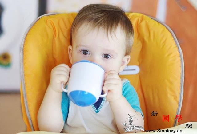 怎么教宝宝用杯子喝水_奶瓶-水杯-个月-杯子-