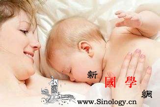 宝宝躺着喂奶有什么危害母乳喂养正确姿势_喂奶-躺着-母乳喂养-姿势-