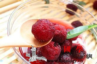 孕妇吃杨梅_生粉-面包屑-白糖-倒入-