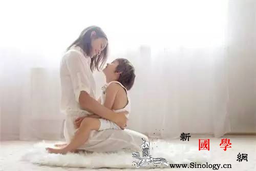 母子关系过分亲密是不正常的！_剥离-界线-母子-亲密-