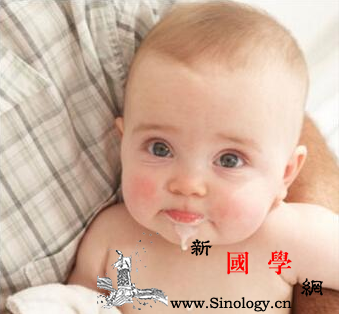 宝宝吐奶和溢奶的区别_喂奶-吃奶-姿势-区别-