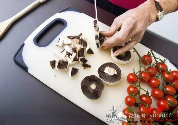 推荐两款孕期蘑菇食谱_口蘑-香油-鸡肉-胎儿-