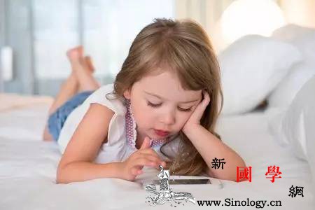 警惕！孩子沉迷手机怎么办？有困扰父母必看无_妈妈-孩子-手机-智能手机-