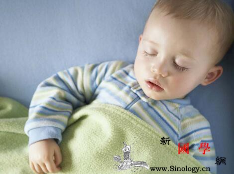 睡觉突然抖一下是什么原因_爬行动物-抽搐-肌肉-睡觉-