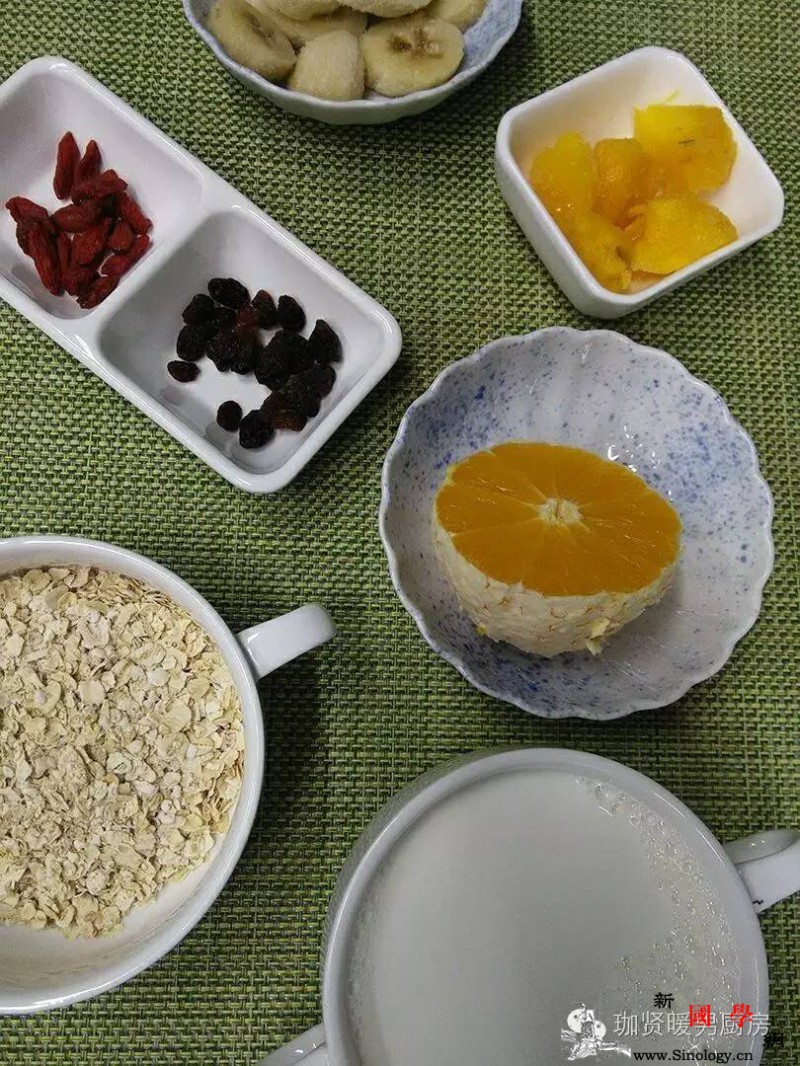 水果麦片粥&茭白炒三丝（害喜严重吃这些）_害喜-茭白-黑木耳-麦片-