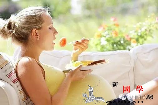 孕妈老饿醒半夜加餐生巨婴！饿醒到底要怎么吃_血糖-油腻-消化-食物-
