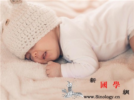宝宝趴着睡是怎么回事_热水袋-窒息-姿势-呼吸-