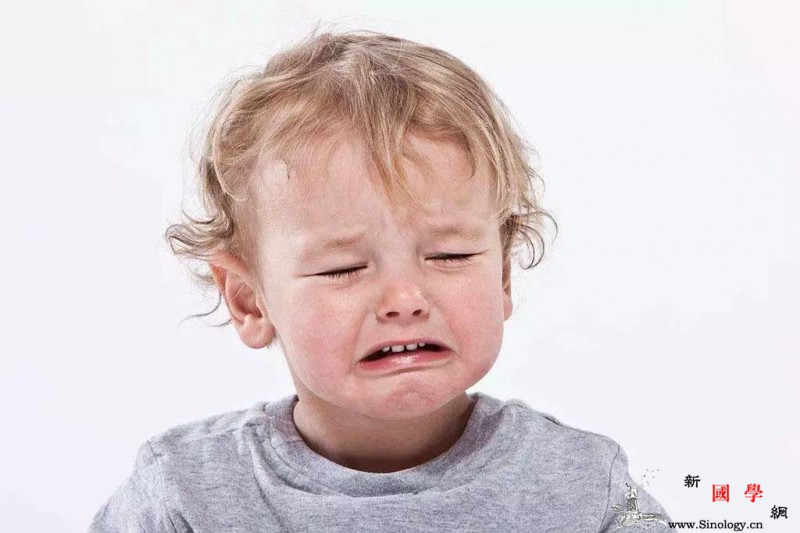 孩子撒泼打滚还无理取闹父母4招轻松搞定！_哭闹-情绪-父母-妈妈-
