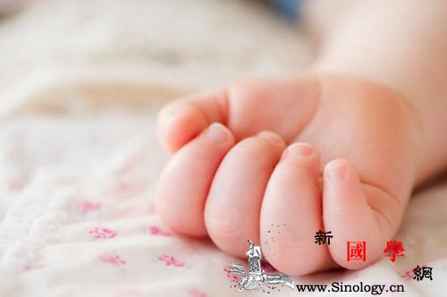 宝宝指甲上有白点是怎么回事_絮状-白点-上有-根部-