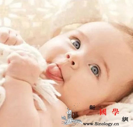 新生宝宝长得像爸爸还是像妈妈？这个回答有趣了_爸爸-妈妈-宝宝-头发-遗传优生