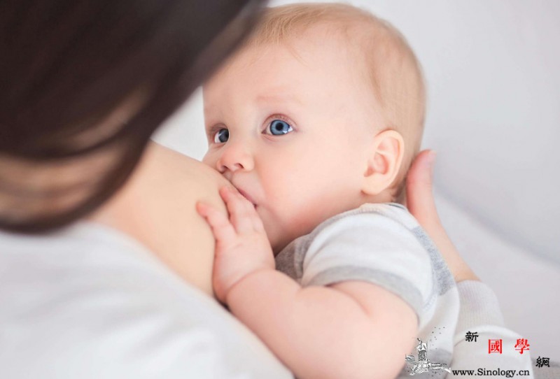 宝宝吃奶时总爱咬妈妈这又是什么情况呢？_长牙-奶水-喂奶-吃奶-