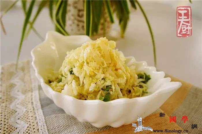 菜心拌海蜇皮补碘小能手_海蜇皮-蒜瓣-香菜-倒入-