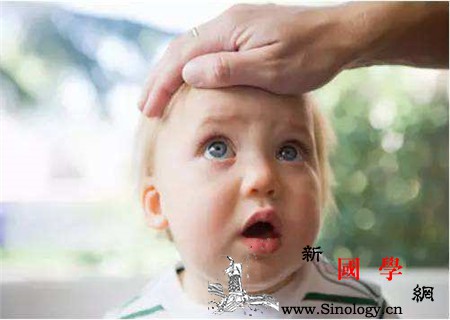 宝宝半夜发高烧怎么办这些方法帮到你_衣物-热贴-幼儿-宝宝-