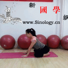 孕期运动给宝宝更大的空间！_呼气-左臂-双脚-身体-