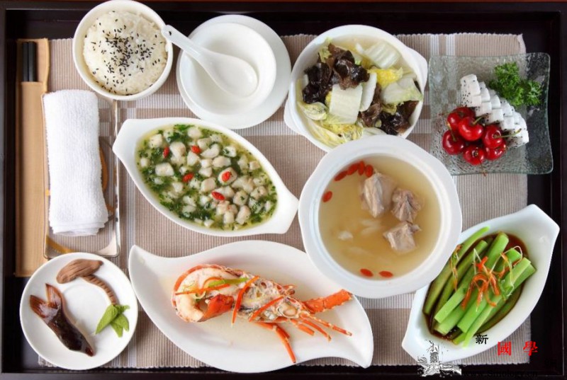 月子期这么吃奶水足还能恢复身材！_催奶-乳汁-猪蹄-月子-